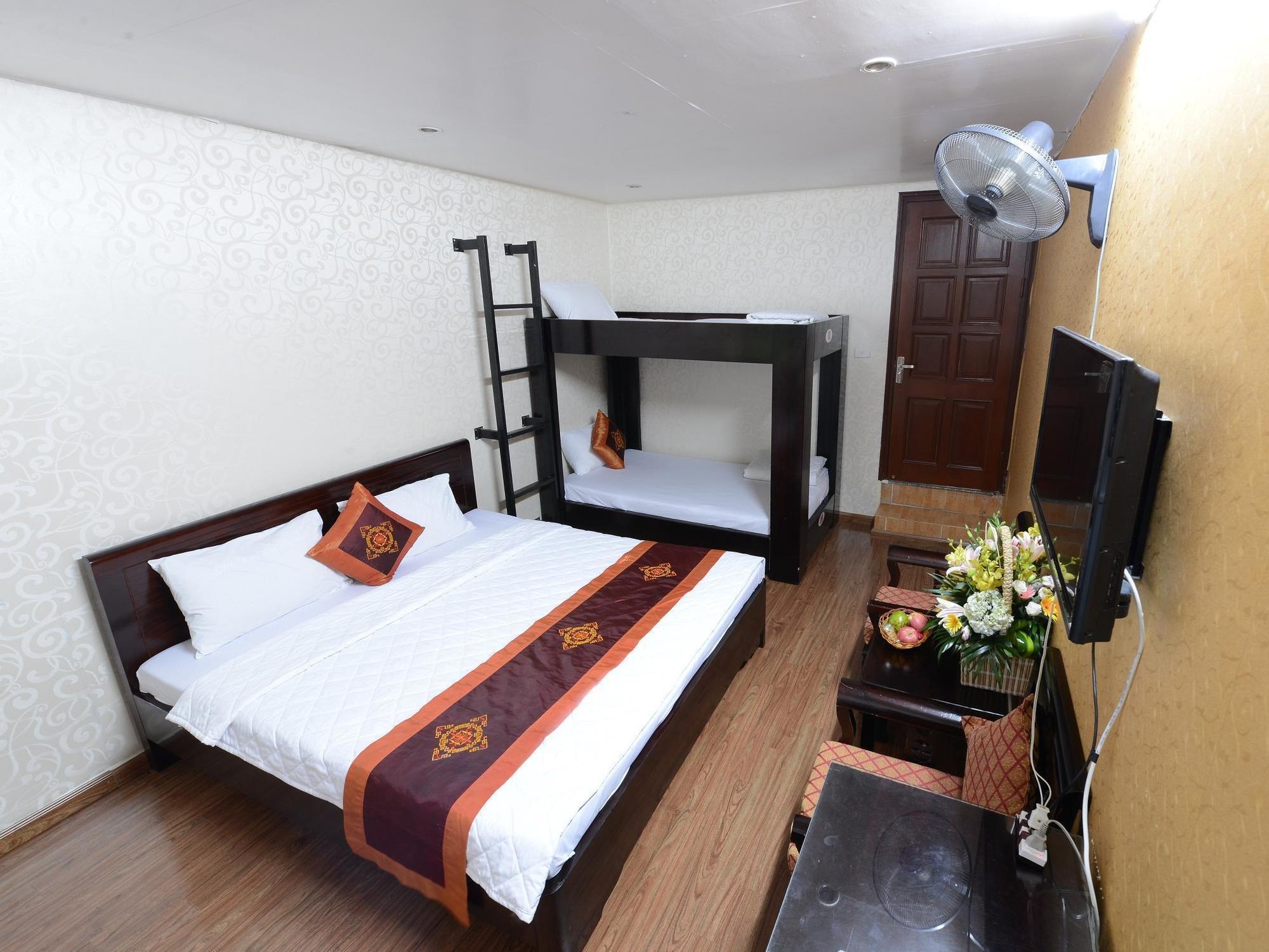 Little Hostel *